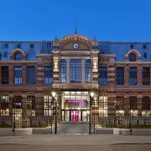 Hotel Moxy, Lila